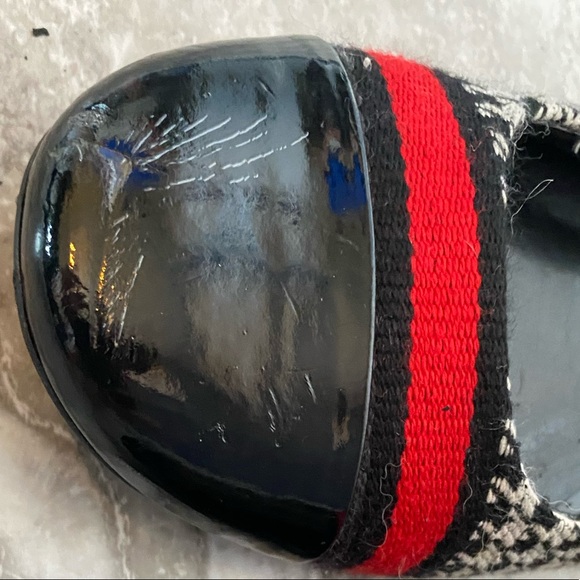 These flats from Nine West are red, grey & black tweed showstoppers! The… - Picture 10 of 11